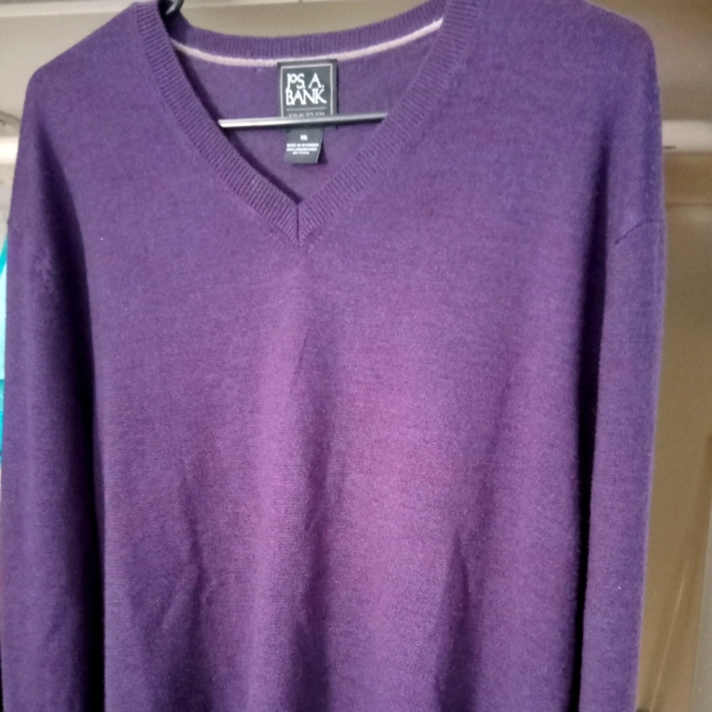 Jos. A Banks Mens V Neck Sweater XXL merino wool. Purple.